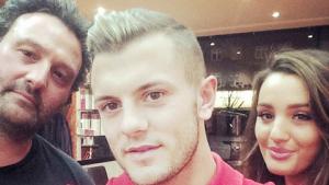 Sao Arsenal thuê bố vợ tương lai làm… vệ sỹ