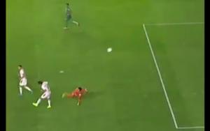 Anh chàng thủ môn ngáo ngơ nhất 2016