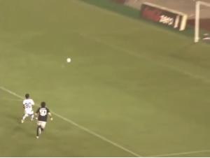 Khi siêu thủ môn chạm trán siêu tiền đạo