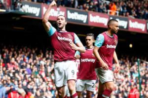 Van Gaal nhắc M.U cẩn thận với “Siêu tiền đạo” của West Ham