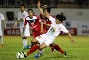 Cầu thủ ngoại tại V.League có ích cho bóng đá Việt Nam?