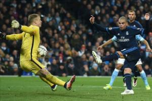 Đồng đội ca ngợi màn trình diễn của Hart trước Real