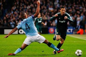 Kompany: Ronaldo luôn nhanh hơn những người khác một nhịp