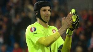Petr Cech chính thức đi vào lịch sử bóng đá CH Séc