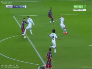 Messi xứng đáng được hưởng 11m hay trọng tài đã nương tay với Ramos?