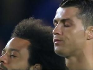 Clip sốc: Ngôi sao Ronaldo lắc đầu trong lúc mặc niệm Thánh Johan Cruyff