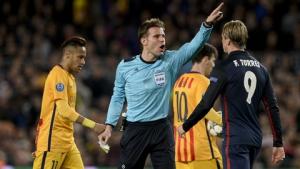 Torres chỉ trích UEFA vì tấm thẻ đỏ oan nghiệt trước Barca