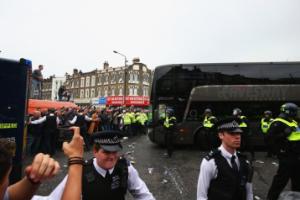 West Ham cấm đến sân vĩnh viễn những kẻ tấn công xe bus M.U