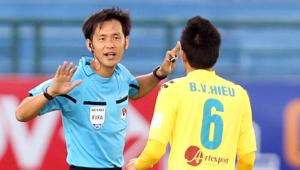 BTC V-League 2016 tính phương án thuê trọng tài ngoại