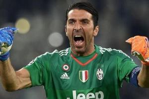 Siêu nhân Buffon được các CĐV Juventus vinh danh