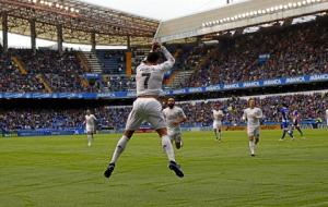 Ronaldo hoàn tất siêu kỷ lục sau cú đúp vào lưới Deportivo