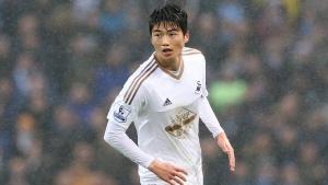 Tiền vệ Swansea nghỉ trận gặp Man City vì bận đi lính
