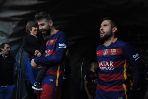 Vô địch La Liga, hậu vệ Barca được dịp đá xoáy “một số người”