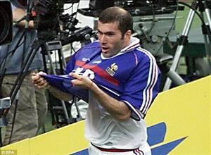 Áo đấu huyền thoại của Zidane tại World Cup 1998 có giá bán kỷ lục
