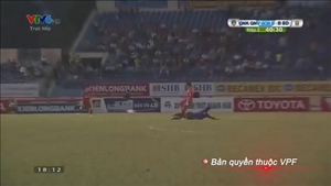 Tuyển thủ quốc gia Việt Nam trả đũa thô bạo ngoại binh V-League