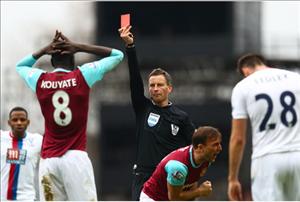 Trước trận M.U vs Crystal Palace: Mark Clattenburg và những tấm thẻ đỏ