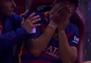 Ngôi sao Luis Suarez khóc nức nở sau khi dính chấn thương