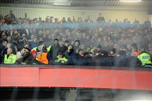 M.U và Liverpool nhận án phạt vì để CĐV đánh nhau