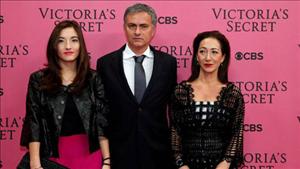 Tòm tem với cô gái Kenya, Jose Mourinho suýt bị vợ bỏ