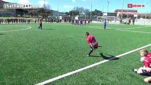 Siêu phẩm sút phạt của cầu thủ nhí