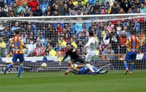 Video clip bàn thắng: Real Madrid 3-2 Valencia (Vòng 37 La Liga 2015/16)