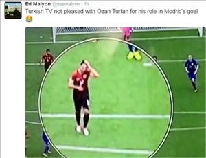 Modric lập siêu phẩm một phần do đối thủ còn bận ... vuốt tóc