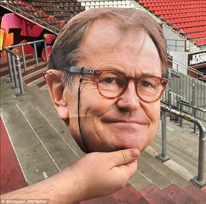 Tân binh một CLB Đức được chào đón bằng… HLV giấy