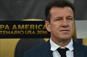 Vua bóng đá Pele bảo vệ HLV bị Brazil sa thải