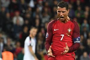 Sự đen đủi của Ronaldo: Đến Ballack cũng phải cười