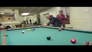 HLV Zidane dọn bàn bi-a chỉ bằng một cú đánh cực vi diệu