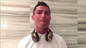 Ngôi sao Ronaldo trổ tài hát nhép trong video ca nhạc