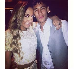 Em gái Neymar úp mở về tương lai của anh trai