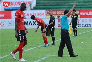 Bất mãn vì bị thay ra, cựu cầu thủ HAGL… bay luôn về nước