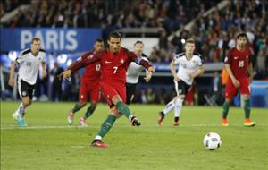 Panenka tiên sinh thách đố hậu bối Ronaldo