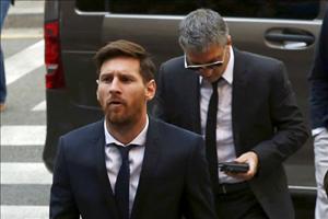 Hầu tòa vì cáo buộc trốn thuế, ngôi sao Messi bị ví như trùm mafia