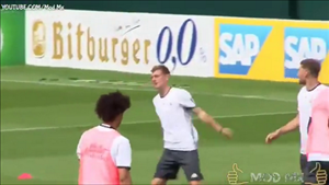 Tiền vệ Toni Kroos nhái điệu ăn mừng của Ronaldo