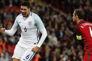 Trung vệ Smalling mang ơn HLV Van Gaal