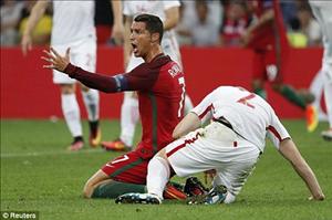 Ngôi sao Ronaldo dứt điểm quá tệ trận Ba Lan vs BĐN