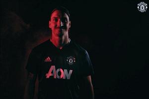 Siêu hot: Bom tấn Ibrahimovic chính thức phát nổ