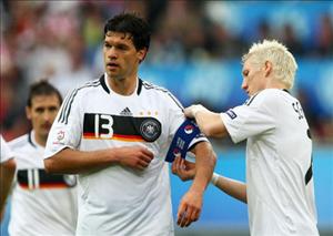 Schweinsteiger nên chia tay tuyển Đức