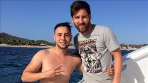 Fan cuồng ngụp lặn cả cây số trên biển chỉ để gặp thần tượng Messi