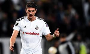 Besiktas xác nhận Barcelona muốn mua Mario Gomez