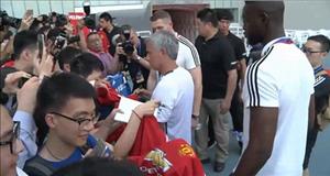 SỐC: Jose Mourinho từ chối ký vào áo đấu của Chelsea