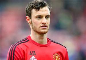 Vừa đến Sunderland, Moyes đã âm mưu rút ruột M.U