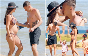 Bà xã Jamie Vardy dính bầu cực nhạy