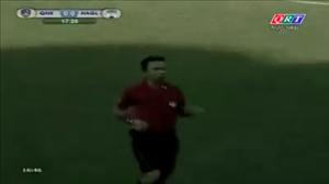 Sự cố lạ ở V-League 2016: Trọng tài quên ... mang thẻ
