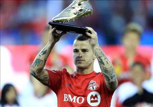 Hai siêu phẩm sút phạt của Kiến nguyên tử trong một trận đấu