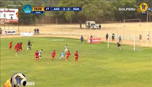 Bắt chước đá 11m kiểu Messi - Suarez và cái kết đau đớn