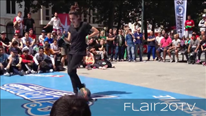 Hai hotgirl điều khiển trái bóng siêu đỉnh