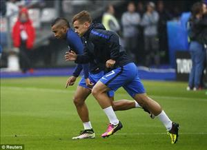 Tiền đạo Antoine Griezmann làm nóng người trước trận đấu Pháp vs Iceland